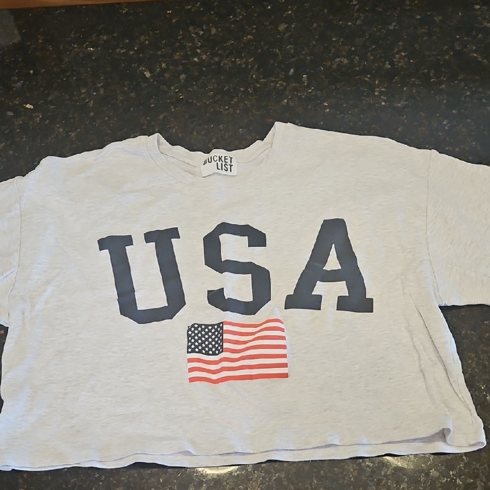 BUCKETLIST Gray and Black Short Sleeve Tee with Patriotic Graphic